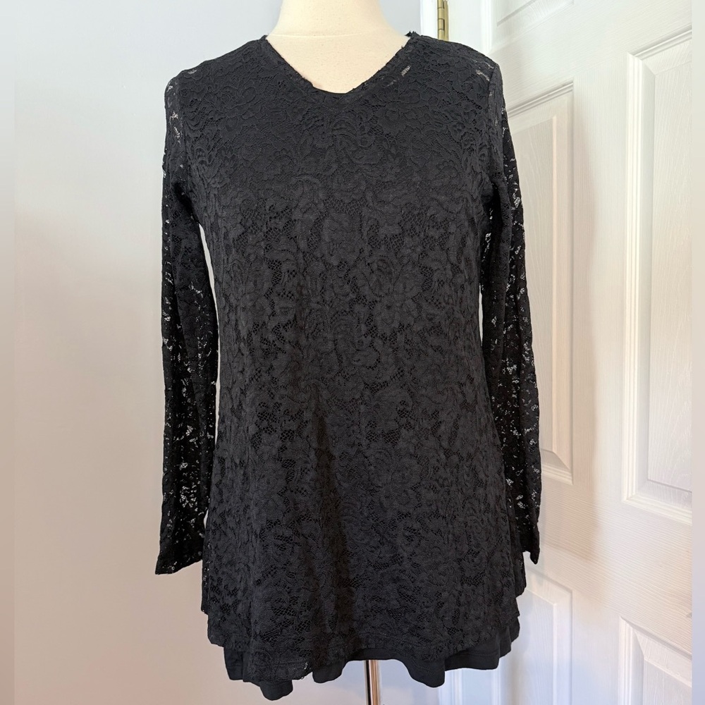 LOGO Lace vneck Tunic Top